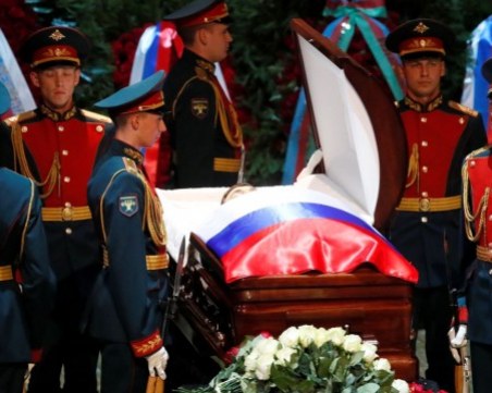 Русия се прощава с Йосиф Кобзон СНИМКИ