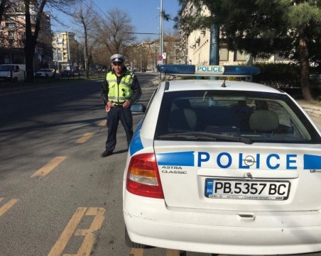 Засилено полицейско присъствие по пътищата днес, в сила са редица ограничения