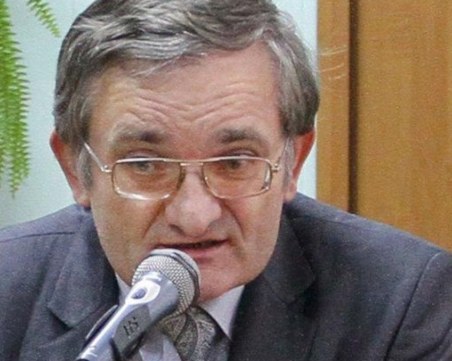 Зверско убийство! Намериха професор с нож в гърба