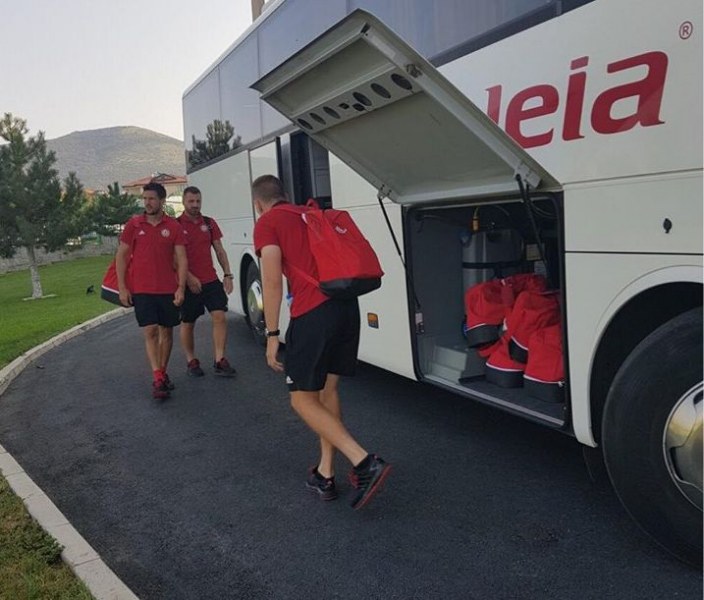 Футболистите на ЦСКА-София отмаряли на СПА край Пловдив преди тежкия мач с Ботев СНИМКИ