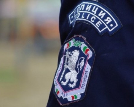 Агресивна пловдивчанка изкълчи кутрето на полицай в Изгрев