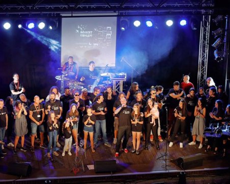 Белият концерт събра 9025 лева за лечението на Павел Дюлгерски