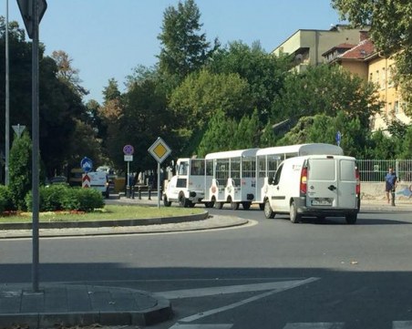 Ето го бялото влакче, което ще ни вози до Альоша! Търси се шофьор СНИМКИ