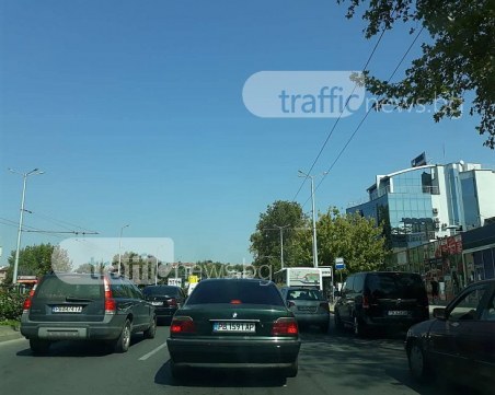 Кошмарна тапа до Тримонциум отново изнерви шофьорите СНИМКИ