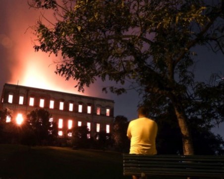 Пожар опустоши Националния музей в Рио де Жанейро