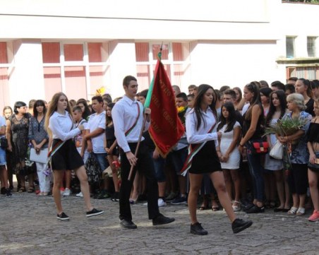 Спортното училище откри учебната година с 4 обновени кабинета СНИМКИ