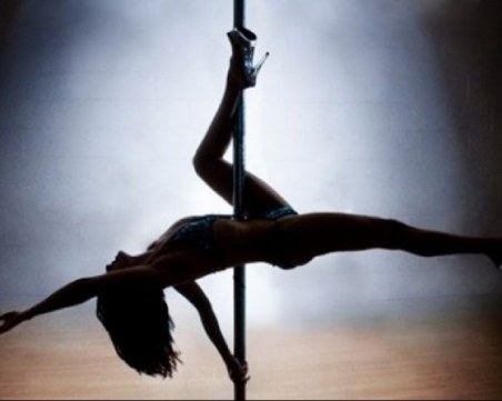 Забраниха “танците в скута