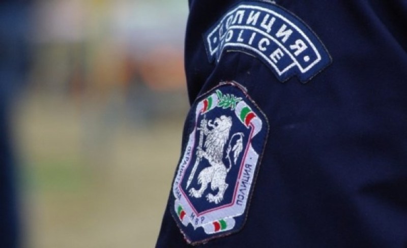 Агресивна пловдивчанка изкълчи кутрето на полицай в Изгрев