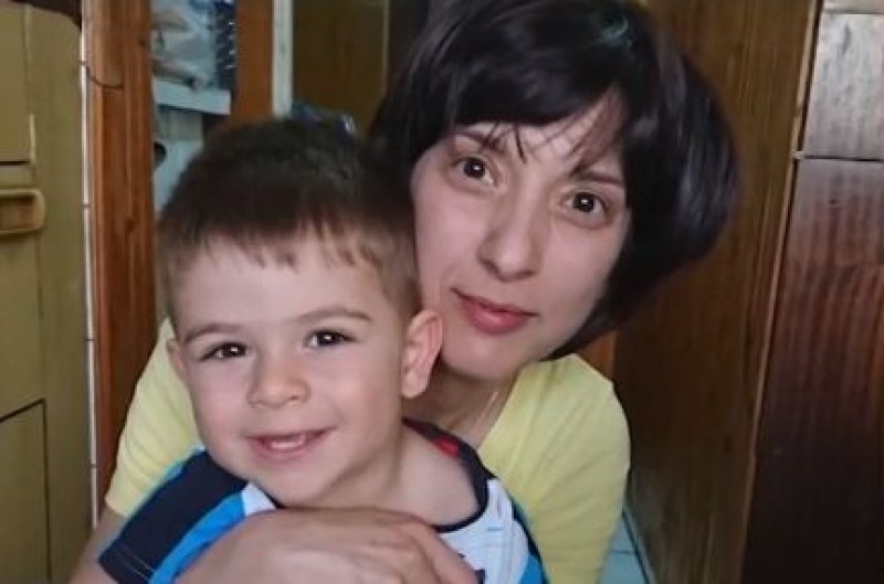 Майка на 2-годишно дете има нужда от средства, за да живее ВИДЕО
