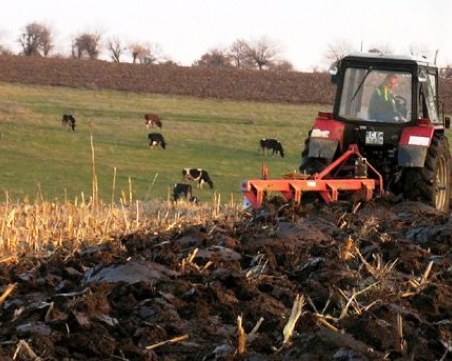 Данъчните погнаха земеделците! Укрили доходи на стойност 120 милиона лева