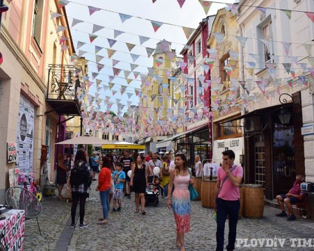 Хлапе си хвърли фаса в краката на шефа на “Чистота“,  баща му отнесе глоба