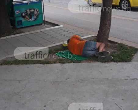 Млад мъж спи на улицата в Кючука СНИМКИ