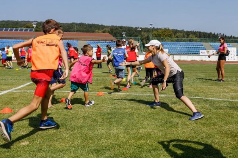 Алекс Начева подкрепи участниците в състезание по “Детска атлетика“