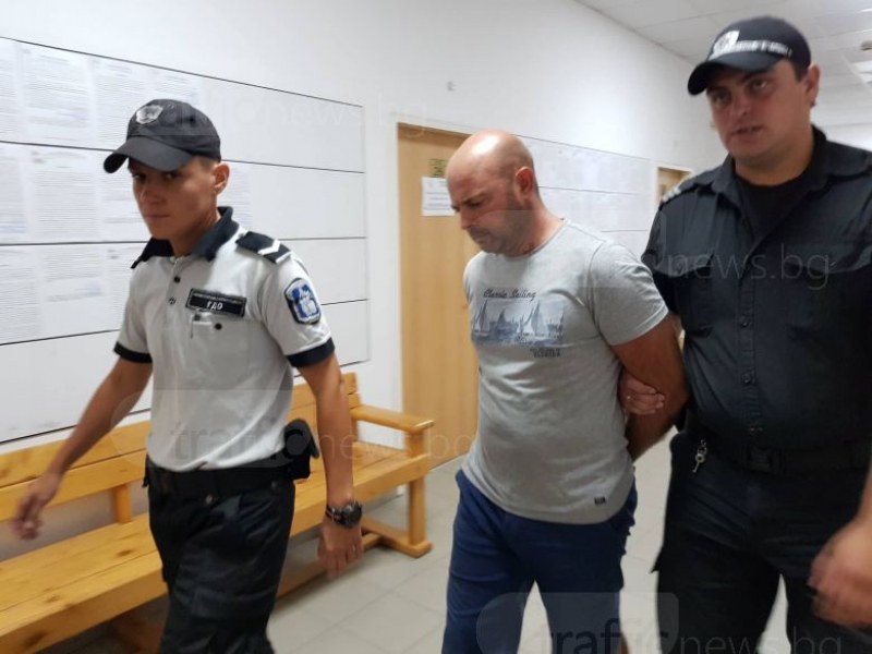 Собственикът на незаконния цех за цигари в Калугерово остава в ареста