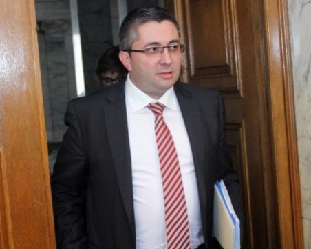 Регионалният министър няма да оттегли оставката си въпреки подкрепата