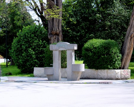 За пореден път! Вандали изпочупиха чешмички в Цар-Симеоновата градина