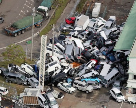 Жертвите от тайфуна “Джеби“ вече са 10! Един милион домакинства останаха без ток СНИМКИ