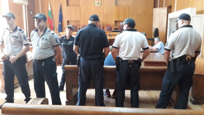 Протест в Пазарджик днес! Протестиращи искат арест за надзирателя, убил дете