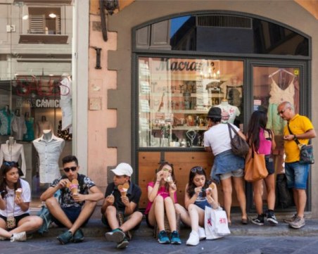 Забраняват яденето по улиците на един от градовете столици на културата