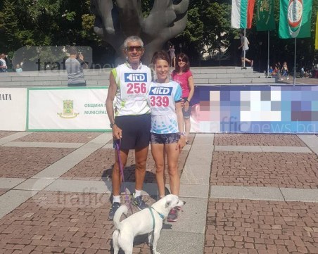 Кучето Панчо отново се включи в пловдивския маратон, подобри класирането си ВИДЕО