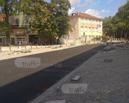 Новата пътна връзка в центъра на Пловдив е готова, пускат я до дни СНИМКИ