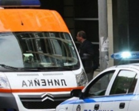 Възрастна жена e в тежко състояние след срутване на тераса