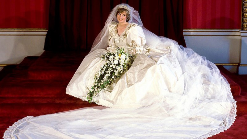 Падна дълго пазената тайна за сватбената рокля на принцеса Даяна