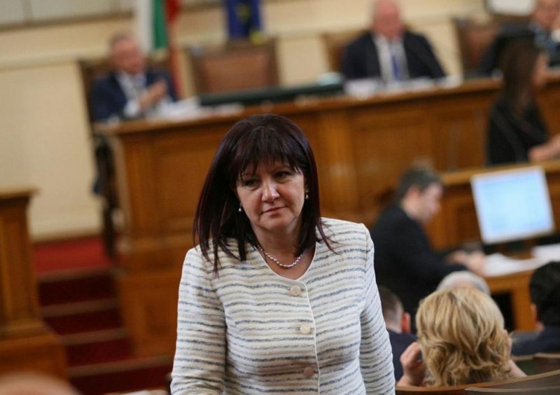 Цвета Караянчева: Нинова прекали, като нарече цяла парламентарна група убийци