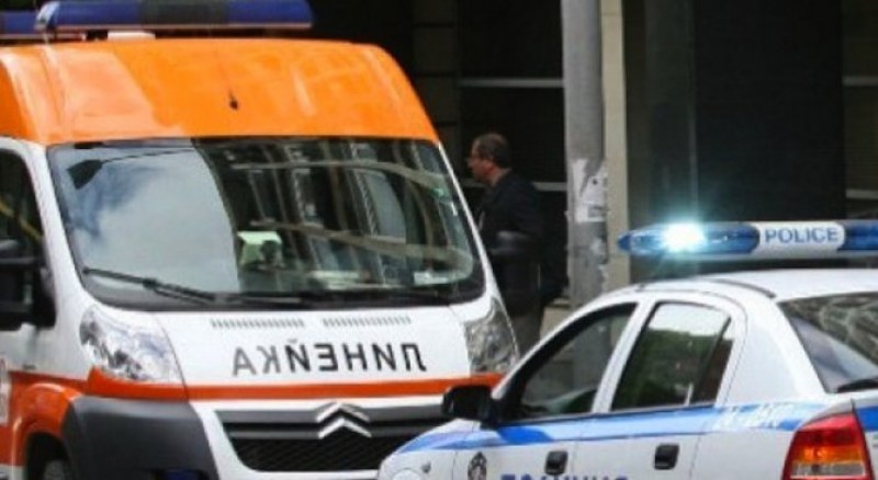 Възрастна жена e в тежко състояние след срутване на тераса