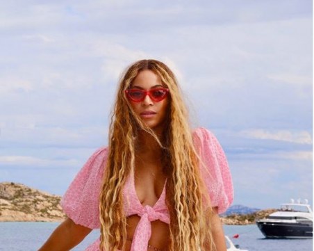 Бионсе на романтична разходка с яхта за рождения си ден СНИМКИ