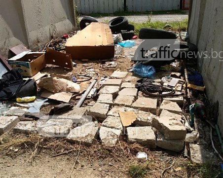 Кой е виновен за това сметище в Тракия? И кой трябва да си го почисти? СНИМКИ
