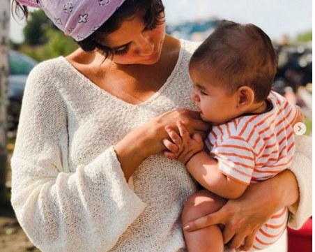 Селена Гомес пусна снимки от ромска махала в България