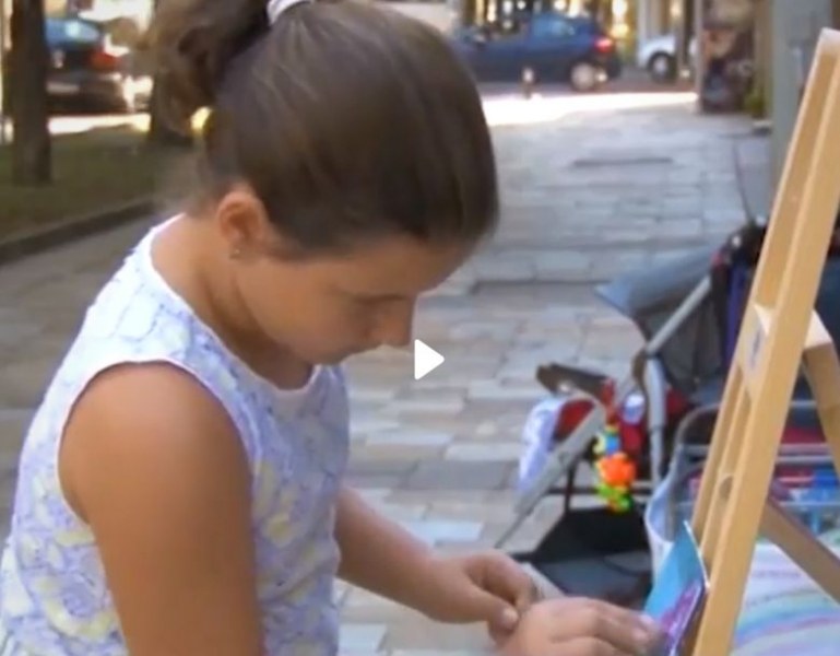 10-годишно дете продава картините си, за да събере пари за ремонт на къщата на баба си и дядо си ВИДЕО