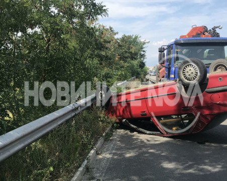 Черна събота: Мъж е в болница след челен удар СНИМКИ