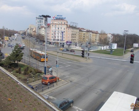 Кола се преобърна до Моста на влюбените