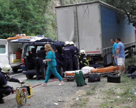 Кошмар! 17 души са в болница след ново меле на пътя край Разград