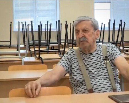 Никога не е късно! 82-годишен мъж завърши СУ, стана журналист ВИДЕО