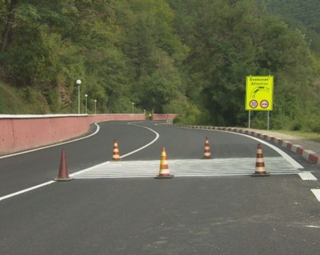 Пътят край Своге вече е с нов асфалт и шумяща маркировка