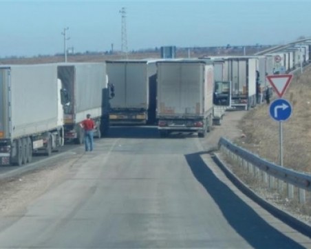 Трагедия! Млад шофьор на ТИР издъхна СНИМКИ