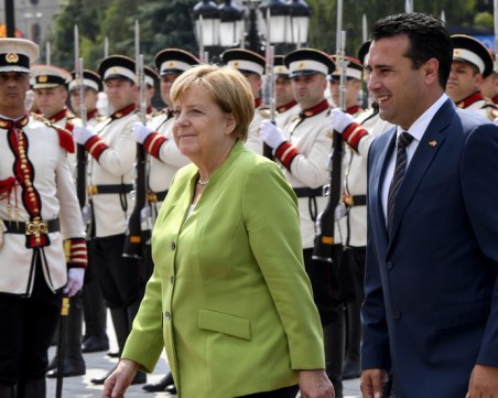 Зоран Заев посрещна Меркел в Македония, тя пък похвали Борисов