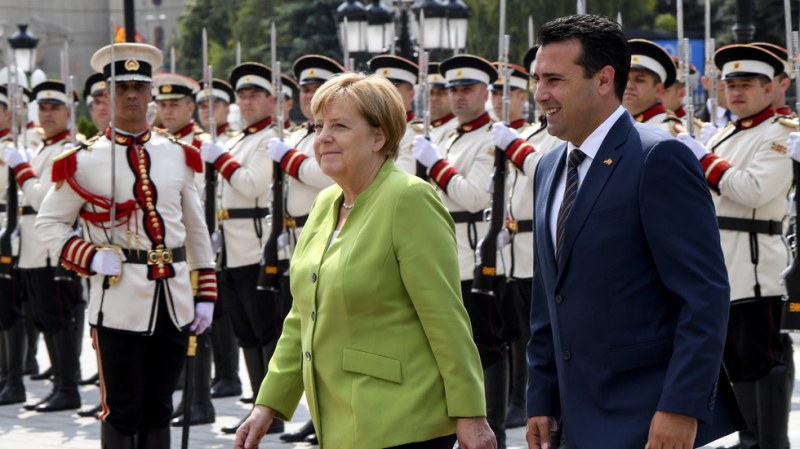 Зоран Заев посрещна Меркел в Македония, тя пък похвали Борисов