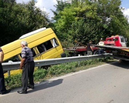 15 ранени остават в болница след тежката катастрофа вчера, 4-ма са в тежко състояние