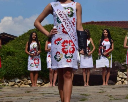 19-годишната Бояна Ацева е новата Царица на виното СНИМКИ