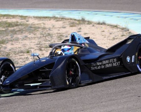 BMW разкрива първия си болид от Формула Е ВИДЕО