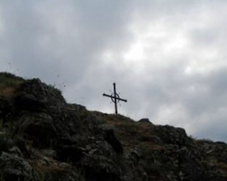 Чудо! Сляпо момиче прогледна в параклис в Трън