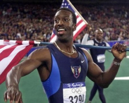 Майкъл Джонсън получи удар!