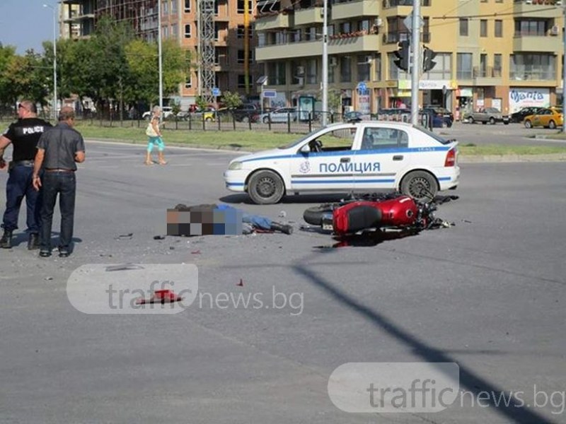 Блъснаха моторист на кръстовището до Форума в Пловдив! Мъжът е мъртъв! СНИМКИ