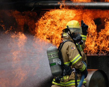 Аспиратор предизвика пожар в заведение в столицата, евакуиран е цял блок ВИДЕО