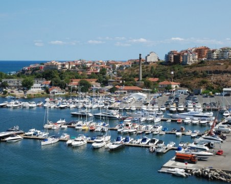 Известен бизнесмен се заби в яхта с джета си в Созопол