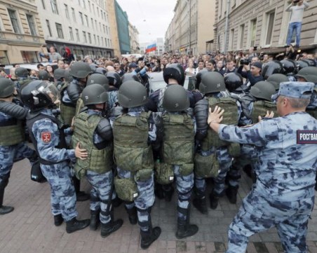 Масов протест в Русия! Стотици са задържани СНИМКИ